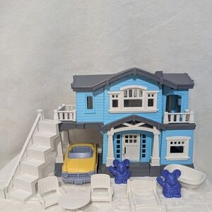 Green Toys Blue and Gray House With Yellow Car Playset